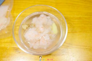 虾去壳用姜浸泡去腥
