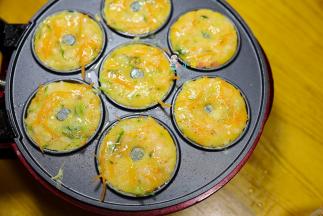 锅不要烧的太热倒入锅里