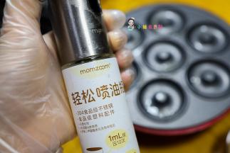 不粘锅喷一点油也可以用厨房纸巾擦一点