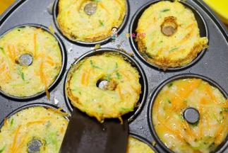 大概5-10分钟，全程小火凝固后翻面煎一下即可