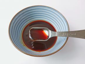 生抽、蚝油、老抽按照2:1:0.5的比例调配好备用。