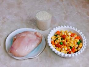 准备食材，米是两杯哈，量可以根据个人胃口增减。