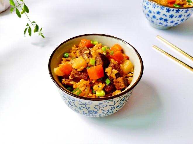 牛肉胡萝卜土豆焖饭