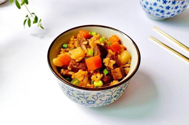 牛肉胡萝卜土豆焖饭