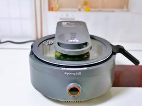 启动火锅功能烧开煮5分钟。