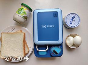 先备齐材料，鸡蛋是山鸡蛋，个头很小，不要煮成溏心蛋。