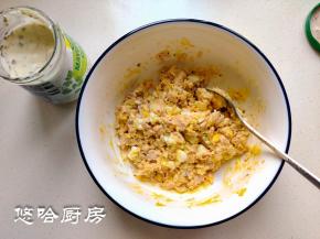 金枪鱼、鸡蛋、蛋黄酱搅匀成内馅，直接吃味道很好。