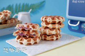 刚出炉的华夫饼表皮脆、内里软甜，松软好吃。