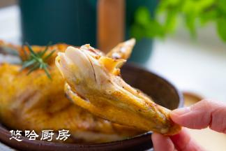 掰开看看，肉质是不是很软嫩，真的是表皮酥脆、内里软嫩。