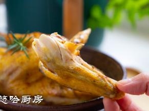 掰开看看，肉质是不是很软嫩，真的是表皮酥脆、内里软嫩。