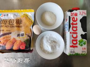 炸鲜奶的材料其实很简单，牛奶必不可少，把要用到的材料全部称量好待用。