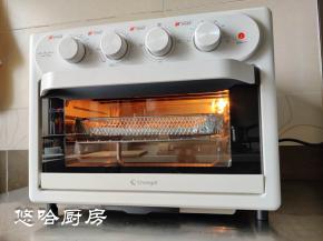 长帝空气炸锅电烤箱选用空气炸功能，温度设为200度，时间选择为10分钟，预热3分钟后放入炸蓝，炸蓝要放在网架或烤盘上使用。