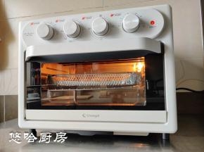 长帝空气炸锅电烤箱选用空气炸功能，温度设为200度，时间选择为10分钟，预热3分钟后放入炸蓝，炸蓝要放在网架或烤盘上使用。