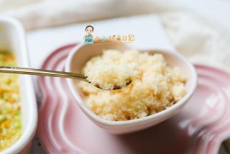 面包机做肉松时间要根据我们需要肉松的状态决定，还有肉多时间肯定长，肉少肯定短，有可能一个程序有可能一个半程序，我这个肉多面包桶大所以用了两个程序才完成