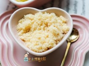 肉的量也不要太多不能超过面包桶的2/3，不然搅拌的时候肉容易飞出去，飞到加热管会有焦糊的味道，一般没多大关系，肉少一点就可以了