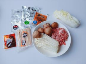 准备食材与调料包。