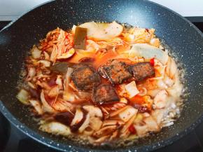 开大火煮开即可，爱吃辣的加辣油包。