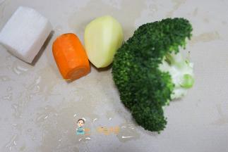 胡萝卜、土豆、白萝卜去皮