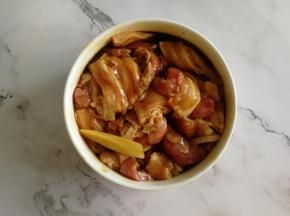 带上手套抓匀，然后腌制15-30分钟。