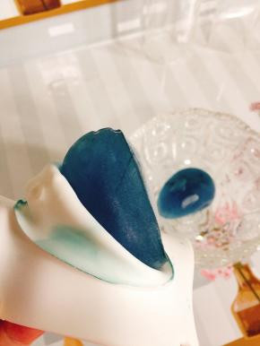 轻轻一顶就能快速地脱模了！