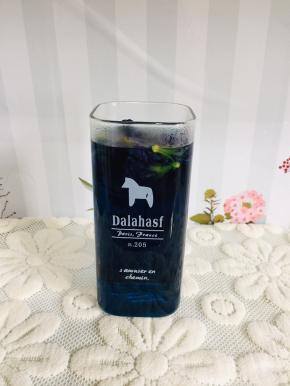 倒入适量的开水冲泡，晾至温热！