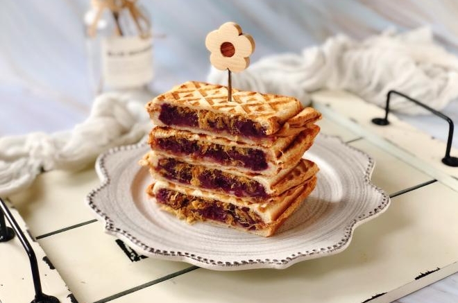 紫薯肉松芝士三明