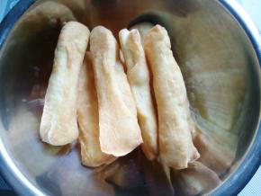 最后烤出来就是这样了。没有油炸的那么膨胀得大。