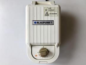 压紧三明治，三明治机盖好上盖，插上电源，设置3分钟。热压的过程中三明治机会发热，特别烫，这时候就要让小朋友远离电器啦，避免烫伤。