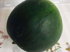 西瓜清洗干净备用！