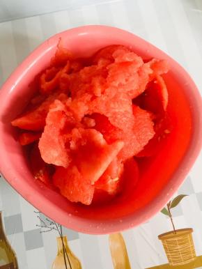 挖好的西瓜果肉！