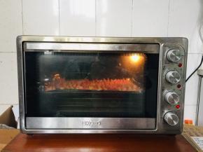 放入提前预热好的烤箱，上下火130度烤三个小时！