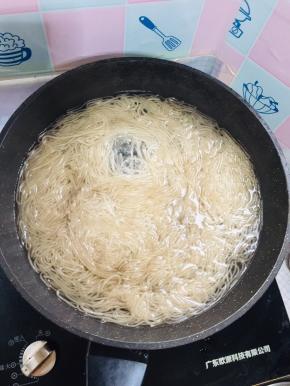 煮开后，再煮一分钟即可关火！