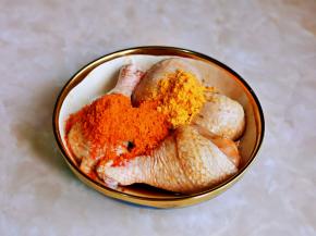 最后加入奥尔良烤翅料和咸蛋黄粉。