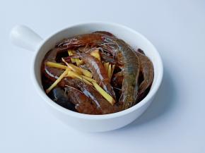 搅拌均匀，让每只对虾都可以入味！