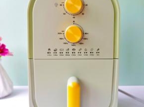 开启空气炸锅200度烤10分钟就可以。