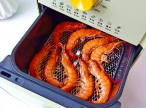 刚出锅的对虾别提多诱人了！