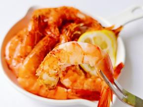 新鲜的对虾烤好肉质紧实有弹性。