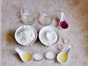 准备食材并称重，除了紫薯粉外其它都是双份。