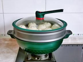 放入蒸锅盖上盖子，发酵约20分钟左右。