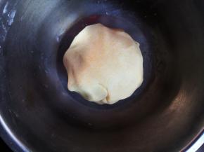 揉成团，静置10分钟