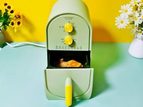 将炸锅放回机器中。