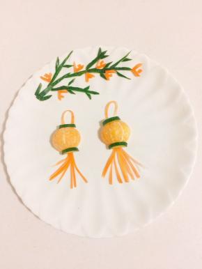 一副大红灯笼高高挂就做好啦！是不是很漂亮啊？