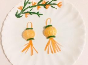 一副大红灯笼高高挂就做好啦！是不是很漂亮啊？