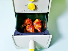 炸至金黄即可，二次炸的时间可以自己掌握。