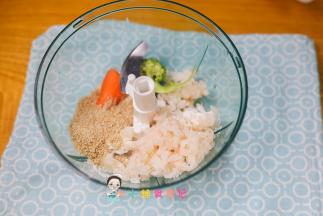 这个奶酪芝麻粉放进去可以调味，有淡淡的奶香芝麻也很好吃