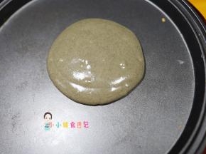 不粘锅平底锅不需要放油 最小火有一点点热就可以放入面糊