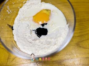 继续加入鸡蛋 牛奶就可以了如果喜欢吃甜可以再加一点糖