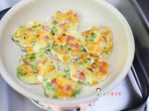 两面金黄后就可以了，如果你觉得还没熟可以加一点点水继续加热一下就好了