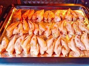 柏翠烤箱提前预热，把烤盘放入中层烤。