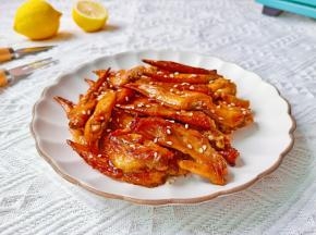 色泽不错哦！烤好的鸡翅尖上色均匀，作为下酒菜是不错的选择！